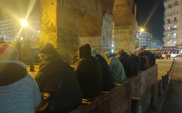 Θεσσαλονίκη: Μια παγωμένη νύχτα με τους άστεγους της πόλης