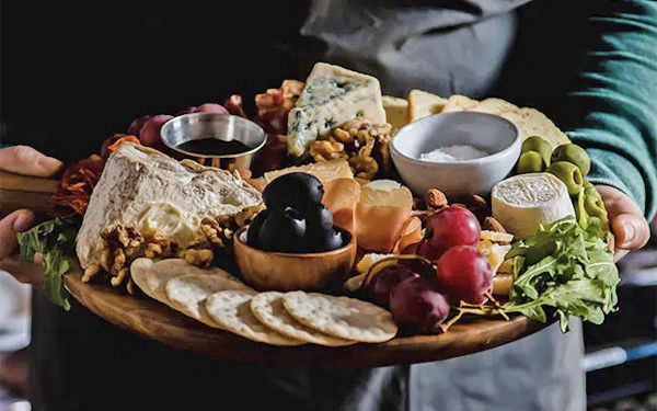 Αφιέρωμα: Εορταστικό τραπέζι με προϊόντα από τα 10 από τα καλύτερα delicatessen points στη Θεσσαλονίκη