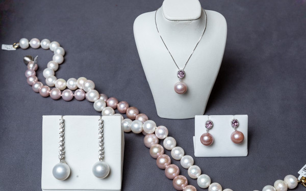 Αφιέρωμα στο κόσμημα: Ανακαλύψτε 9 από τα καλύτερα καταστήματα στη Θεσσαλονίκη για τις εορταστικές αγορές σας και όχι μόνο