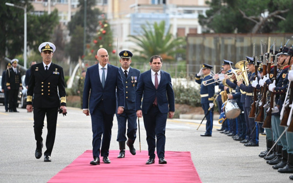 Τον Αρμένιο ομόλογό του υποδέχθηκε ο Ν. Δένδιας 