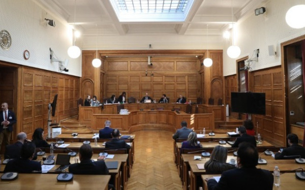 Ανέβηκαν οι τόνοι στην εξεταστική για τα Τέμπη με την ανάγνωση του εξώδικου των συγγενών του μηχανοδηγού