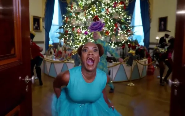 Η Τζιλ Μπάιντεν γύρισε «περίεργο» χριστουγεννιάτικο βίντεο κλιπ στον Λευκό Οίκο - Δείτε το 