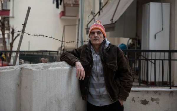 Θλίψη στην ελληνική μουσική σκηνή: Πέθανε ο Γιώργος Τόλιος, ο ντράμερ από τις «Τρύπες»