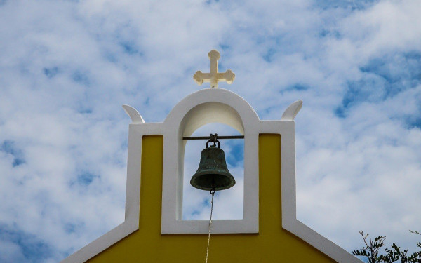 Με απόφαση δικαστηρίου: Απαγορεύεται να χτυπούν οι καμπάνες των εκκλησιών, τις ώρες κοινής ησυχίας - Πρόστιμο για κάθε χτύπο