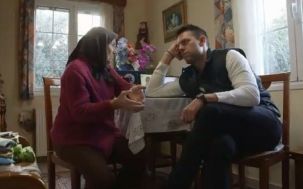 Μεσολόγγι: Η συνάντηση του Κασσελάκη με τη γιαγιά που δώρισε ασθενοφόρο - «Το φιλότιμο δεν μπορεί να υποκαθιστά το κράτος» (βίντεο)