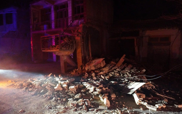 Κίνα: Τουλάχιστον 118 νεκροί και σχεδόν 580 τραυματίες από τον σεισμό των 5,9 Ρίχτερ (βίντεο)