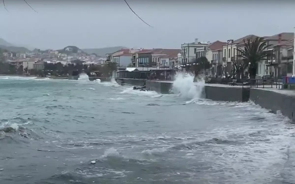 Λήμνος: «Σαρώνουν» οι βοριάδες το νησί του βορείου Αιγαίου - Κύματα… έπνιξαν το λιμάνι (βίντεο)