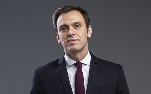 Δημητρης Μάντζος: Χρειάστηκαν εβδομάδες συγκρούσεων με πραγματική εκατόμβη νεκρών για να αναθεωρήσει η κυβέρνηση τη στάση της στον ΟΗΕ για τη Γάζα