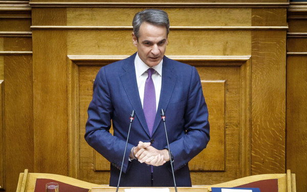 Πρόταση δυσπιστίας: «Στο κόκκινο» το πολιτικό θερμόμετρο στη Βουλή - «Σηκώνει το γάντι» σήμερα ο Μητσοτάκης, τι θα απαντήσει στην αντιπολίτευση (Live)