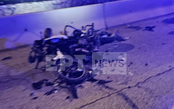 Ασπρόπυργος: Σοκάρει η εικόνα από τη διαλυμένη μηχανή του 29χρονου αστυνομικού που σκοτώθηκε σε καταδίωξη (βίντεο)