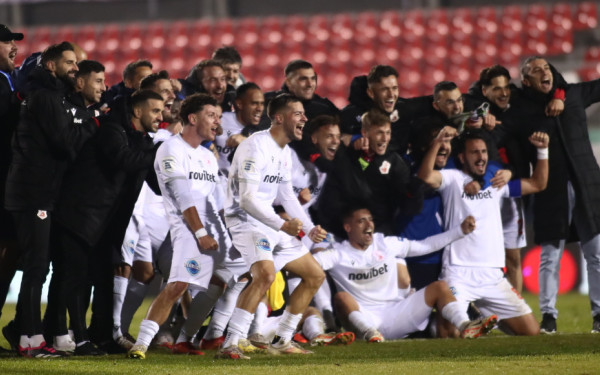 Super League: Απίστευτη εξέλιξη στις Σέρρες, ο Πανσερραϊκός ισοφάρισε στο 94' την ΑΕΚ παίζοντας με δέκα ποδοσφαιριστές