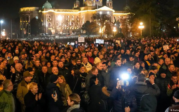 Σερβία: Η αντιπολίτευση ζητάει τώρα επανάληψη και των βουλευτικών εκλογών