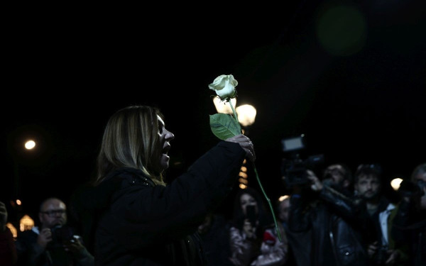 Τέμπη: Οργή λαού έξω από τη Βουλή για τις ψυχές των 57 νεκρών - Απαιτούν να μη συγκαλυφθεί η υπόθεση (βίντεο & φωτ.)