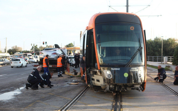 Παλαιό Φάληρο: ΙΧ συγκρούστηκε με τραμ - Μία νεκρή και ένας τραυματίας