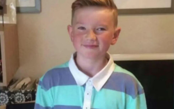 Eπαναπατρίζεται στη Βρετανία Ο Άλεξ Μπάτι, το αγόρι που είχε εξαφανιστεί εδώ και 6 χρόνια