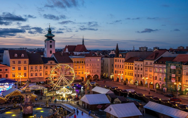 Ευρώπη: «Βουλιάζουν» από τουρίστες δημοφιλείς προορισμοί και Χριστουγεννιάτικες αγορές