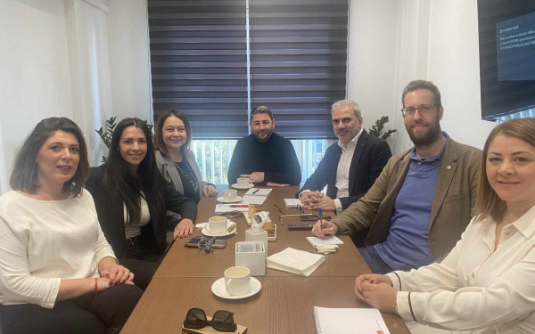 Σε καλό κλίμα η συνάντηση του Νίκου Ανδρουλάκη με την νέα δήμαρχο Καλαμαριάς, Χρύσα Αράπογλου (φωτ.)