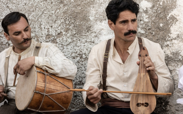 «17 Κλωστές»: Δείτε το trailer της νέας σειράς του Σωτήρη Τσαφούλια