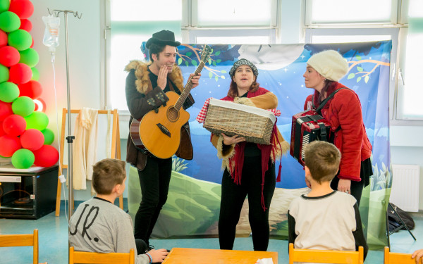 Θεσσαλονίκη: «Τα καλικαντζαράκια των Χριστουγέννων» επισκέφθηκαν τα παιδιά στο νοσοκομείο Παπαγεωργίου (φωτ.)