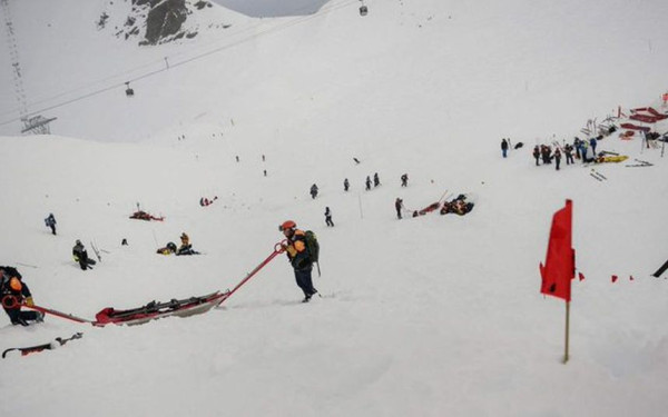Ελβετία: Πέντε από τους έξι αγνοούμενους σκιέρ βρέθηκαν νεκροί