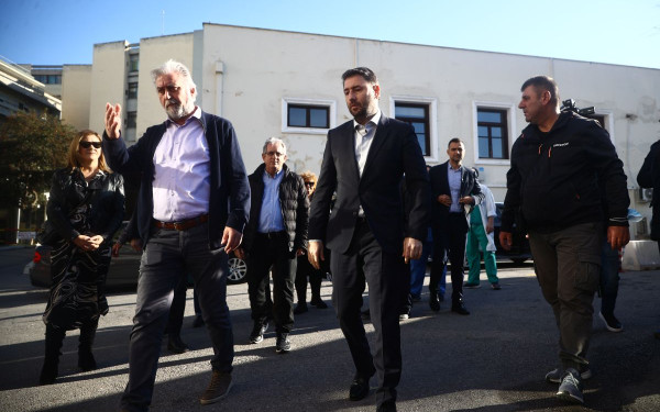 Θεσσαλονίκη: Ο Νίκος Ανδρουλάκης μοίρασε δώρα στα παιδιά της Παιδοογκολογικής Κλινικής του Ιπποκρατείου