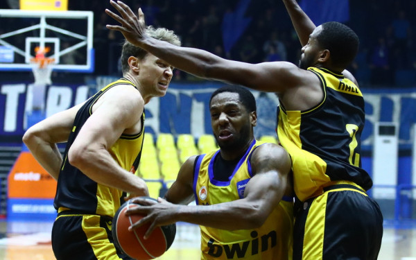 Μπάσκετ: Καλά Χριστούγεννα για Παναθηναϊκό, Ολυμπιακό και Περιστέρι (βίντεο)