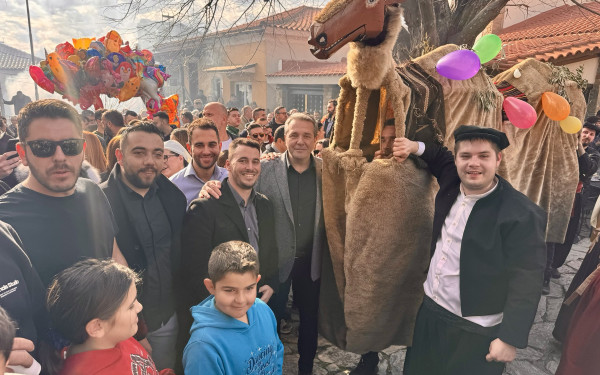 Χαλκιδική: Το έθιμο της καμήλας αναβίωσε σήμερα στη Γαλάτιστα 