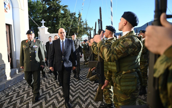 Στη Σύμη για τα Χριστούγεννα ο Ν. Δένδιας (φωτ.)