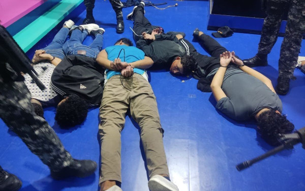 Ένοπλοι εισέβαλαν στη δημόσια τηλεόραση του Ισημερινού και πήραν ομήρους (βίντεο, φωτ.)