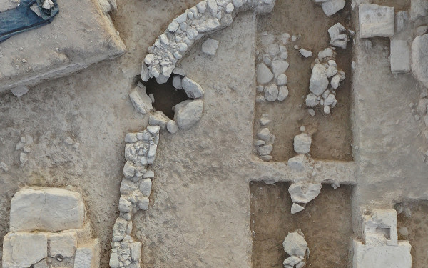 «Ένας εκατόμπεδος ναός για την θεά»: Oι ανασκαφές στο ιερό της Αμαρυσίας Αρτέμιδος στην Αμάρυνθο της Εύβοιας (φωτ.)