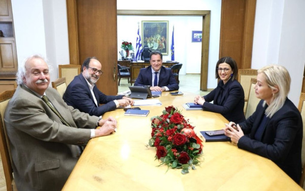 Συνάντηση Γεωργιάδη-ΕΟΔΥ για την πορεία του κορονοϊού