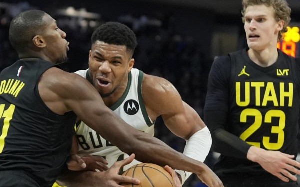 ΝΒΑ: Triple double ο Γιάννης, αλλά δεν έφτανε για τους Μπακς (βίντεο)