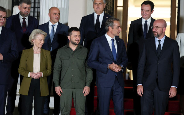 Politico: Ποιοι ηγέτες αξίζουν δώρο από τον «Άγιο Βασίλη» - Tα καλά και τα κακά παιδιά