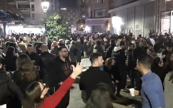 Η Θεσσαλονίκη αποχαιρέτησε τον Βασίλη Καρρά - Δείτε βίντεο