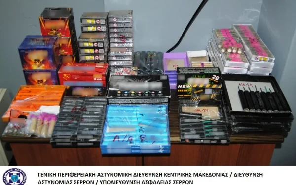 Σέρρες: Συνελήφθη με 2.400 κροτίδες και πάνω από 100 πυροτεχνικές κατασκευές (φωτ.)