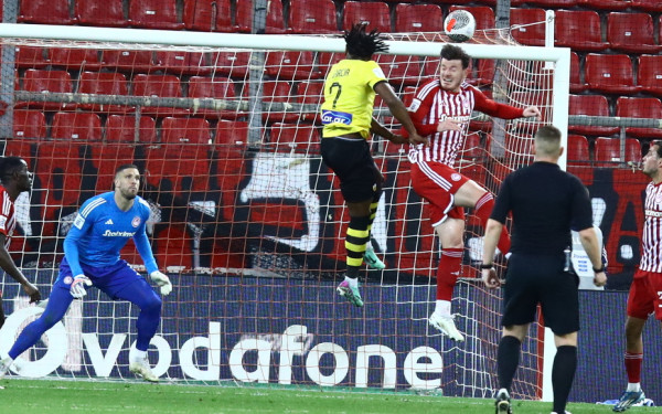 Super League: Μεγάλη επιστροφή της ΑΕΚ με διπλό επί του Ολυμπιακού στον Πειραιά