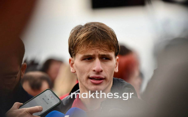 Θεσσαλονίκη: Υγεία και... ο ΠΑΟΚ να πάρει το Κόνφερενς, ευχήθηκε ο νεαρός που έπιασε τον Σταυρό (βίντεο & φωτ.)