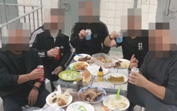 Σάλος με το ρεβεγιόν κρατούμενων στις φυλακές Κορυδαλλού - Διατάχθηκε επείγουσα έρευνα (φωτ.)