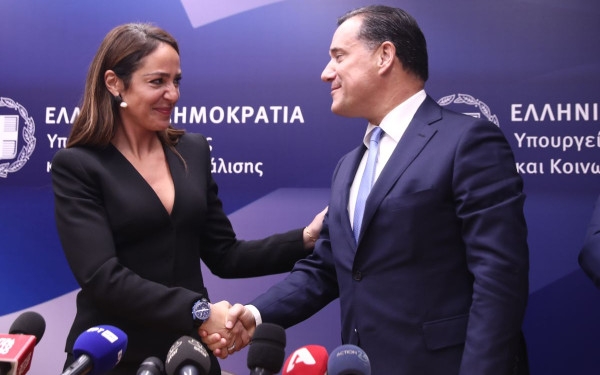 Με «ψηλά τον πήχη» παρέλαβε το υπουργείο Εργασίας η Μιχαηλίδου από τον Γεωργιάδη (φωτ.)