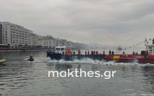 Θεσσαλονίκη: Με λαμπρότητα πραγματοποιήθηκε ο Καθαγιασμός των Υδάτων (βίντεο & φωτ.)