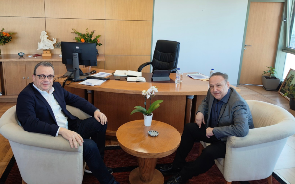 Συνάντηση Αγγελούδη - Φάμελλου: Ζητούμενο η σύγκλιση των κομμάτων για την προώθηση της ατζέντας της Θεσσαλονίκης