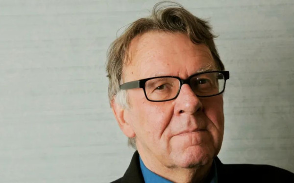 Πέθανε ξαφνικά ο ηθοποιός Τομ Γουίλκινσον