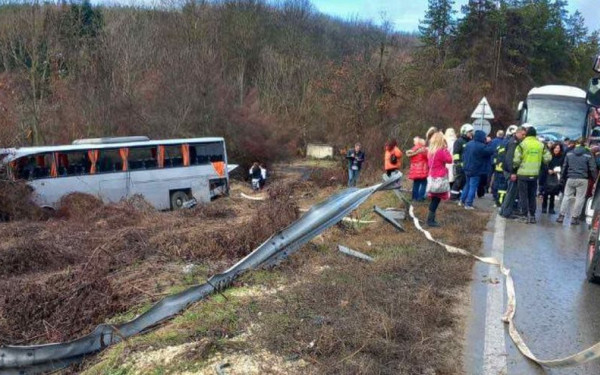 Τροχαίο με τραυματίες Έλληνες στη Βουλγαρία: «Επικρατούσε πανικός και ουρλιάζαμε» λένε επιβάτες (βίντεο & φωτ.)