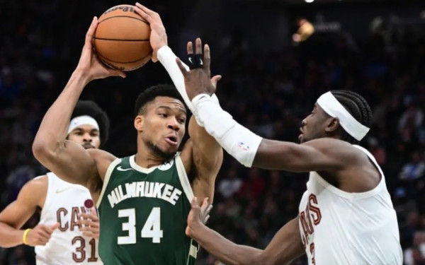 ΝΒΑ: Εξωπραγματικός Αντετοκούνμπο, οδήγησε τους Μπακς στη νίκη επί των Καβαλίερς (βίντεο)