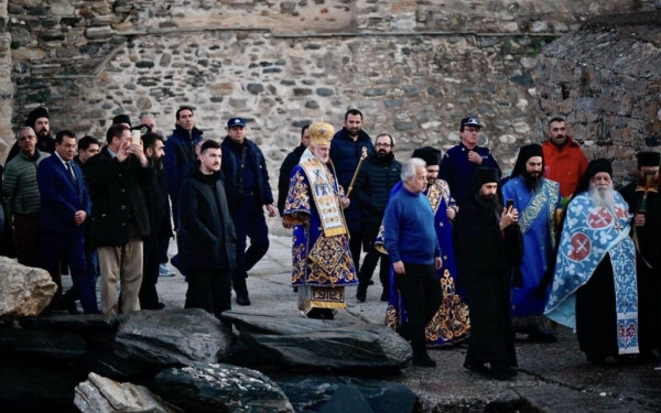 Άγιο Όρος: Στον αγιασμό των υδάτων στον αρσανά της μονής Ξενοφώντος ο Αρχιεπίσκοπος Ελπιδοφόρος (βίντεο, φωτ.)