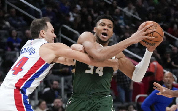 ΝΒΑ: Το triple-double του Αντετοκούνμπο και η νύχτα των «πολυβόλων» (βίντεο)