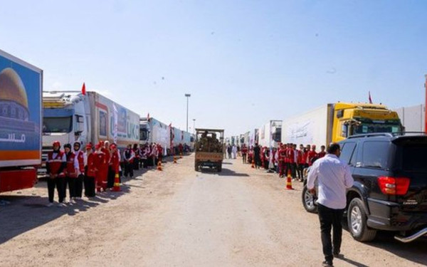 Έφτασε στην Αίγυπτο η ανθρωπιστική βοήθεια για Ισραηλινούς όμηρους και Παλαιστίνιους της Γάζας