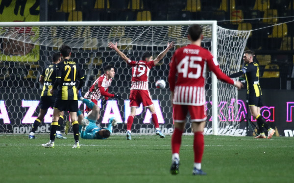 Άρης - Ολυμπιακός 1-2: Ανώμαλη προσγείωση