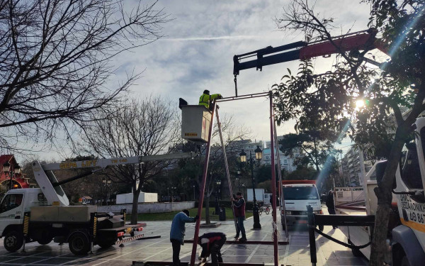 Θεσσαλονίκη: Ξεκίνησε το ξεστόλισμα του Χριστουγεννιάτικου Χωριού στην Αριστοτέλους