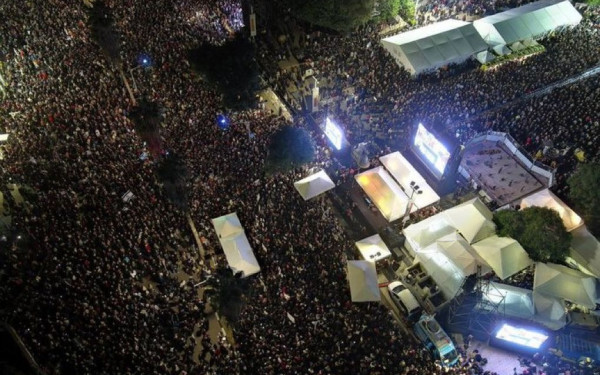 Χιλιάδες Ισραηλινοί απαίτησαν να παραιτηθεί ο Νετανιάχου (βίντεο)